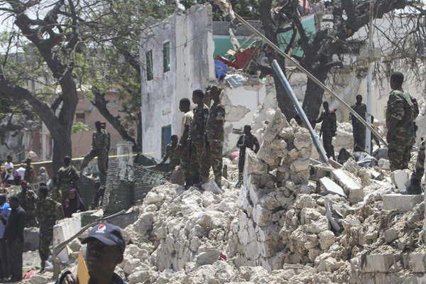 Un atentado cerca del palacio presidencial dejoacute al menos 26 muertos