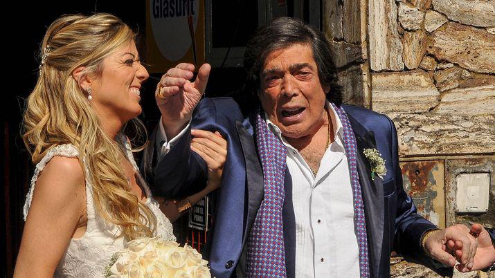 Muy enamorado se casoacute Cacho Castantildea