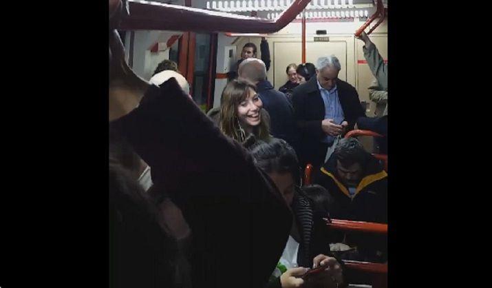 Buenos Aires- Una motorman del subte olvidoacute el microacutefono prendido y contoacute una infidelidad