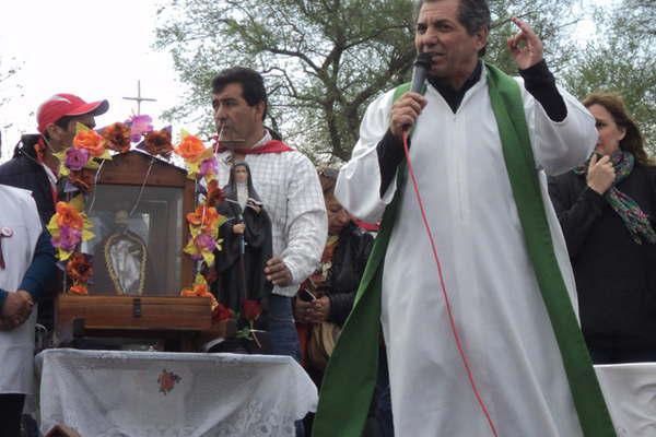 Por primera vez en su historia el Sentildeor San Gil recibioacute a la Mama Antula