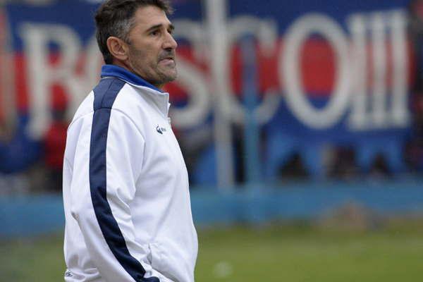 El volante Denis Silisqui reemplazaraacute al expulsado Rauacutel Abdala