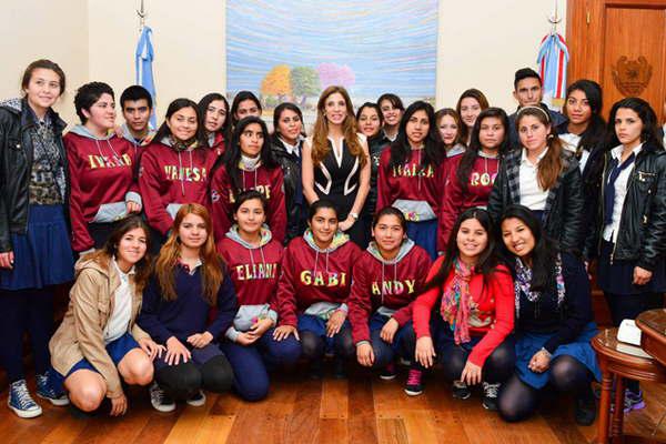 La gobernadora recibioacute la visita de alumnos de Colonia El Simbolar y de Tintina