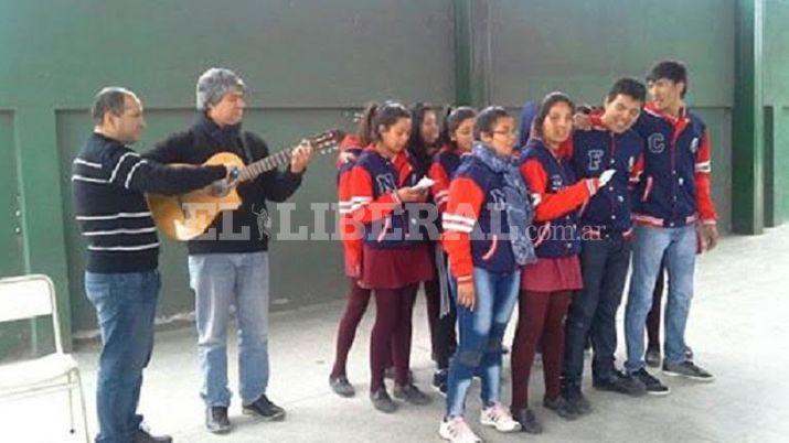 Se presentoacute la cancioacuten del colegio Madre Antula