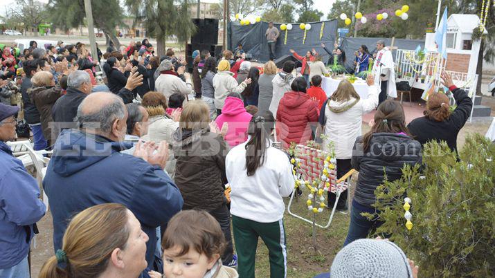 Los santiaguentildeos ya honran a Mama Antula en su gruta que se inauguroacute en la ciudad