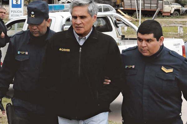 Excarcelan al padre Juliaacuten Ruiz le prohiacuteben acercarse al adolescente de  Monte y utilizar redes sociales