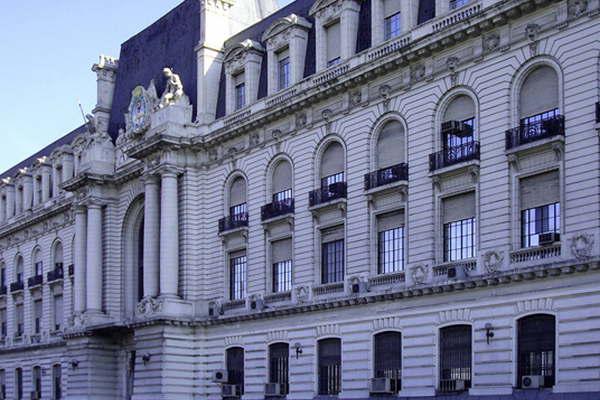 Aduana- ordenaron maacutes de 100 allanamientos por graves irregularidades