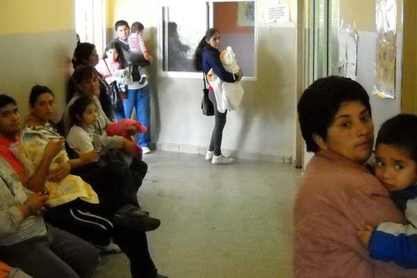 Odisea de una familia al chocar su camioneta en sierras de Guasayaacuten