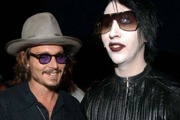 Marilyn Manson salioacute en defensa 	de su gran amigo Johnny Depp  