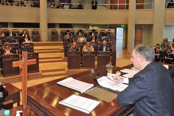 Enviacutean a comisioacuten el decreto la Emergencia Sanitaria provincial