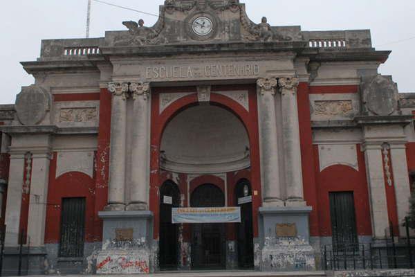 Presentaraacuten el libro El nintildeo homosexual en la escuela primaria