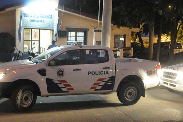 Detuvieron a un joven que golpeoacute a su novia y amenazoacute a su cuntildeada