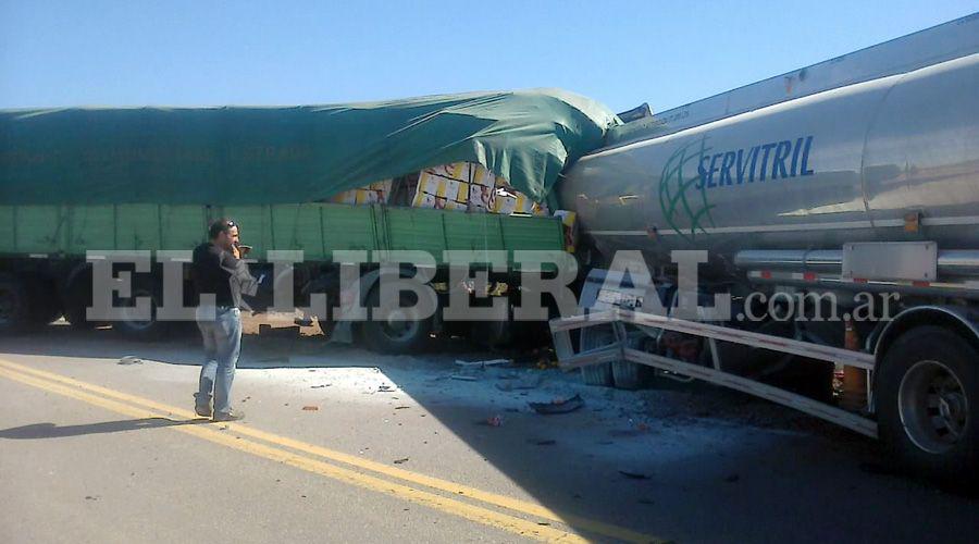 Violento accidente entre tres camiones sobre Ruta 34