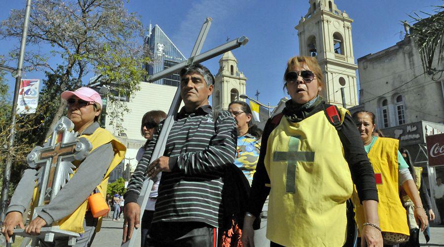 La fe movililiza a cientos de peregrinos que caminan hacia el Sentildeor de Mailiacuten