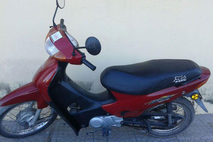 Detienen a tres sujetos secuestran armas de fuego y recuperan una moto