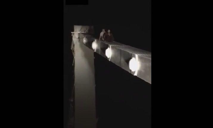 Amenazoacute con suicidarse desde un puente se arrepintioacute y al querer regresar cayoacute al vaciacuteo