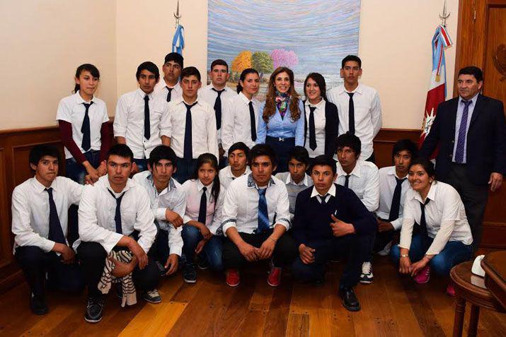 La Gobernadora recibió la visita de estudiantes del interior de la Provincia