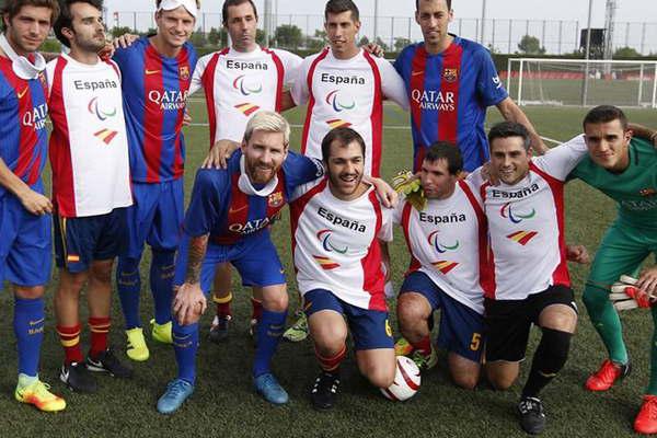 Lionel Messi pateoacute penales en el fuacutetbol 5 para ciegos 