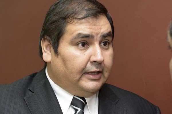 Alarcón debe reintegrarse