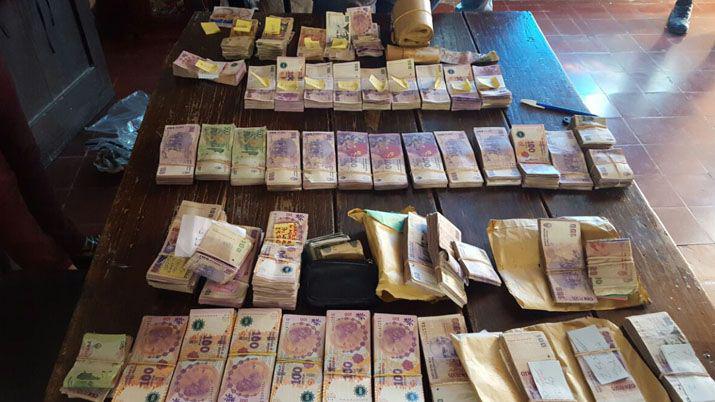 La Afip secuestroacute una tonelada de coca doacutelares y vehiacuteculos en distintos operativos