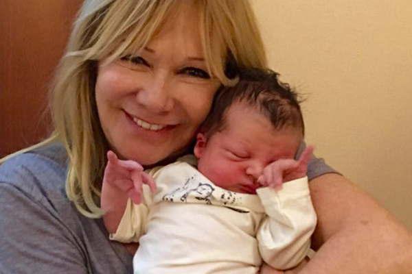 Solita presentoacute a su quinto nieto