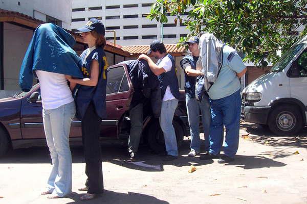 Fiscal pidioacute penas de 18 15 y 10 antildeos para triacuteo por un aborto