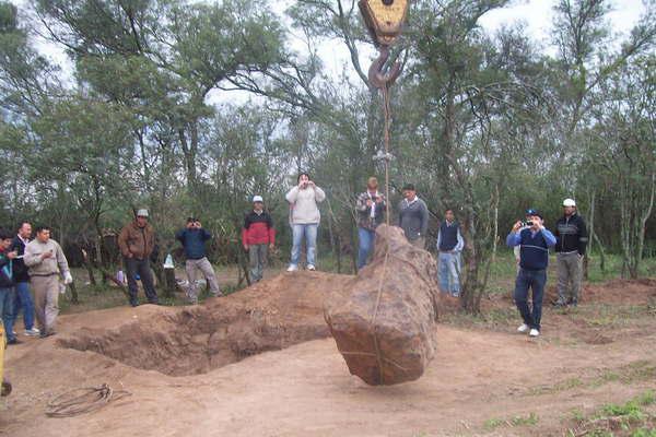 Inician una excavacioacuten en el liacutemite entre Santiago y Chaco para extraer un meteorito