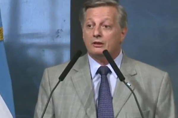 El Gobierno presiona a Aranguren para que venda sus acciones de Shell