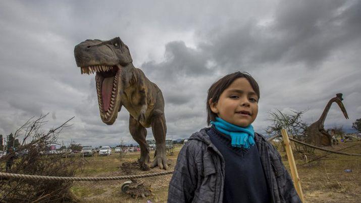 Asiacute seraacute la muestra de dinosaurios que ya llegoacute a Santiago