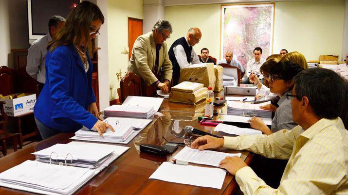 Apertura de sobres para construccioacuten de obras en Colonia El Simbolar