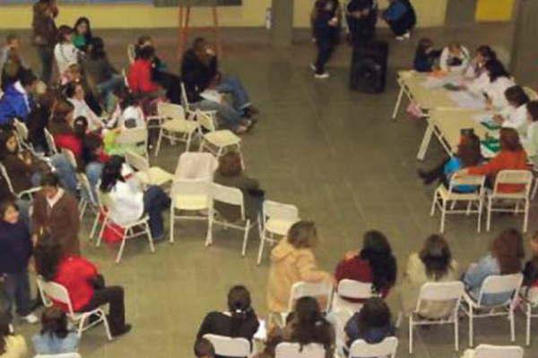 Convocan a docentes para la inscripcioacuten de cargos jeraacuterquicos en los niveles Secundario y Superi