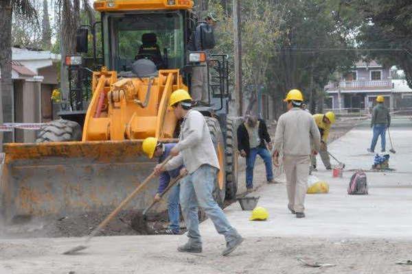 La Municipalidad continuacutea con trabajos de bacheo pavimentacioacuten y limpieza 