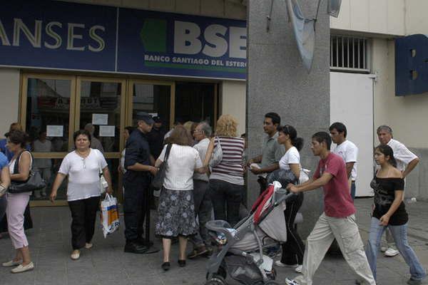 Continuacutea hoy el pago a beneficiarios de las asignaciones familiares