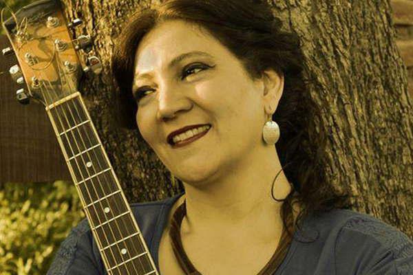 Desde la cancioacuten Trovadoras Santiaguentildeas dicen Ni una Menos 