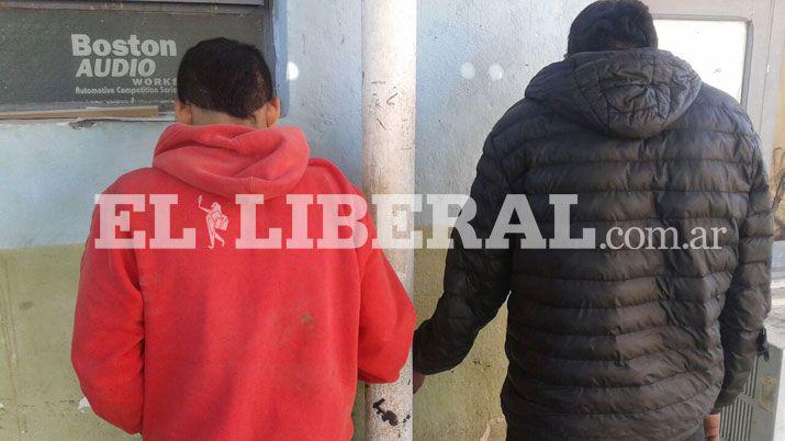 Detienen a dos sujetos que golpearon a un anciano para robarle