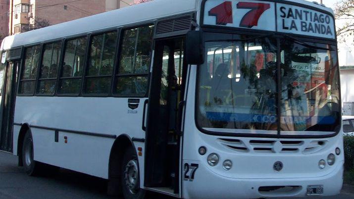 El colectivo arrancoacute mientras ella bajaba y terminoacute en el piso