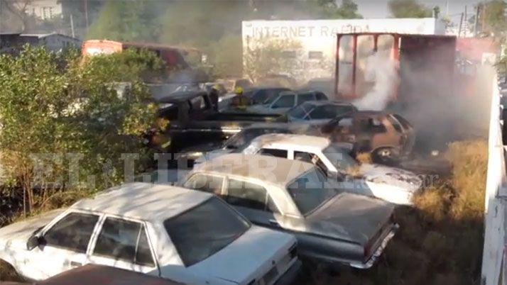 Se incendiaron autos en el playoacuten de la Direccioacuten de Traacutensito Municipal