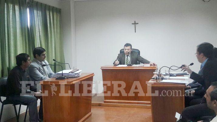 Lo condenan a tres antildeos de prisioacuten por cobrar dinero de su madre fallecida