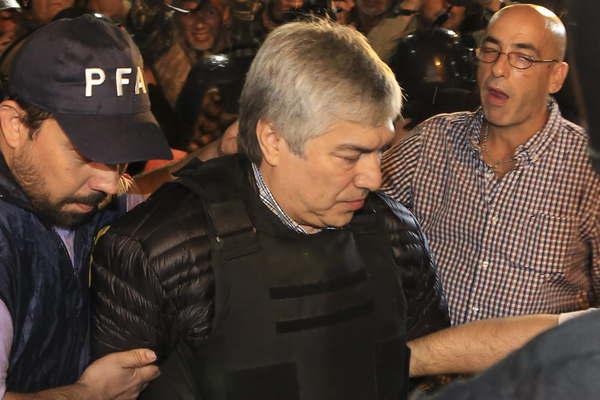 Indagaron a Baacuteez por no pagar 33 millones en aportes patronales