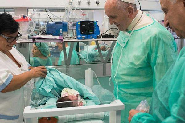 El papa Francisco visitoacute de sorpresa dos hospitales en Roma