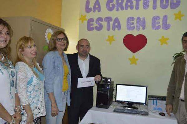 El Departamento Ejecutivo entregoacute computadoras e impresoras a los jardines de infantes municipales