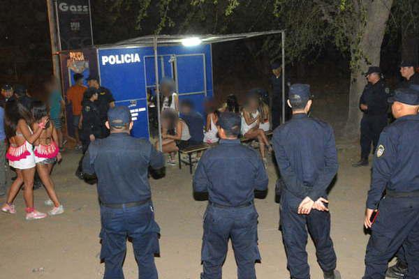 Un riguroso operativo policial impidioacute el ingreso de menores ebrios en estudiantinas