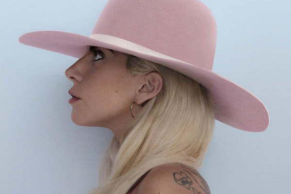 Lady Gaga lanzoacute Joanne un homenaje a su tiacutea que murioacute de lupus a los 19 antildeos