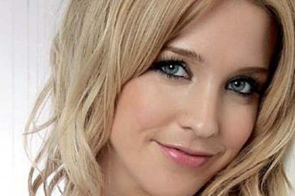 Soledad Fandintildeo vuelve a la tele para ser una cheta 