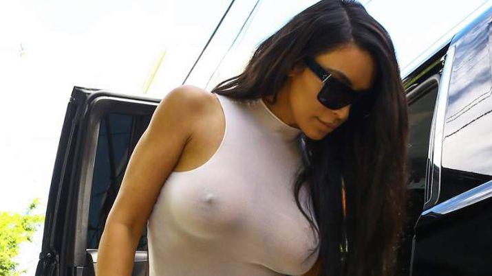 Kim Kardashian revolucionoacute Miami con sus transparencias