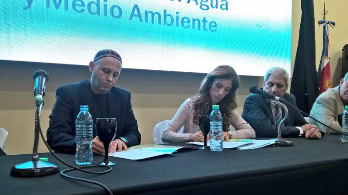 La gobernadora y el ministro Bergman firmaron un acuerdo