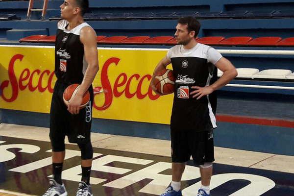 El alero Mauro Cosolito la uacutenica duda para el viaje a Coacuterdoba