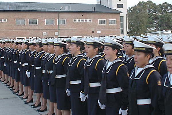 La Armada Argentina incorpora profesionales a sus dependencias 