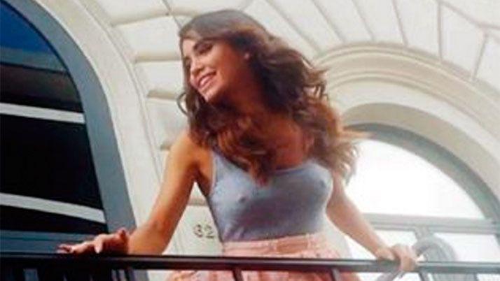 El descuido suacuteper hot de Lali Espoacutesito en Roma