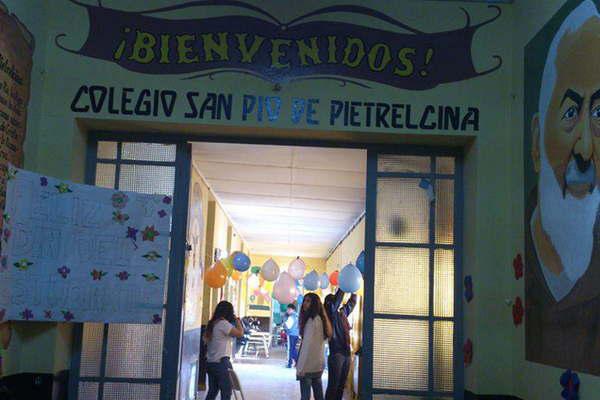 El colegio San Piacuteo de Pietrelcina honraraacute a su Santo Patrono mantildeana