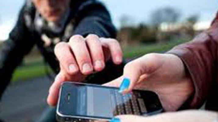 Motochorros robaron celular a joven con retraso madurativo